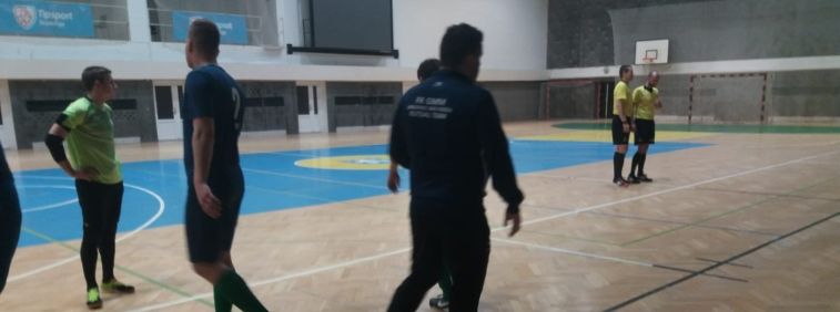 Trenér Bláha na hřišti po zápase